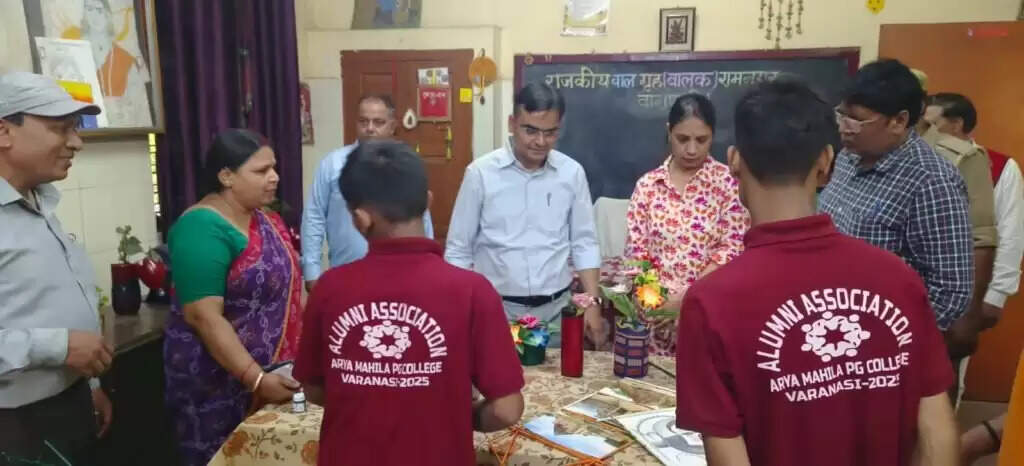 Varanasi DM : जिलाधिकारी ने रामनगर स्थित राजकीय बाल गृह और बालिका गृह का किया निरीक्षण