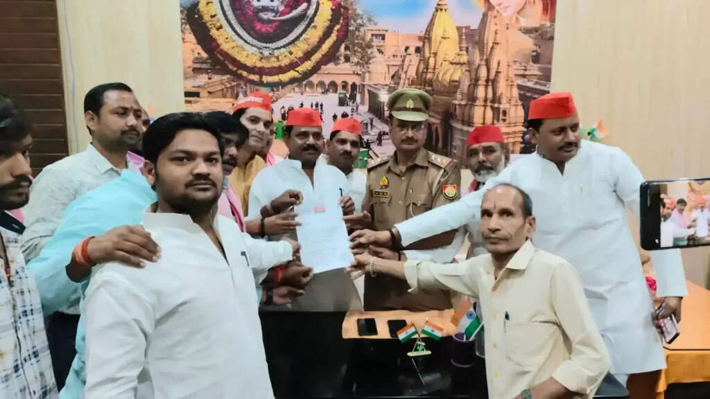 BJP-SP Conflict : अखिलेश यादव का पुतला दहन,सपा कार्यकर्ताओं का फूटा गुस्सा, कोतवाली में प्रदर्शन