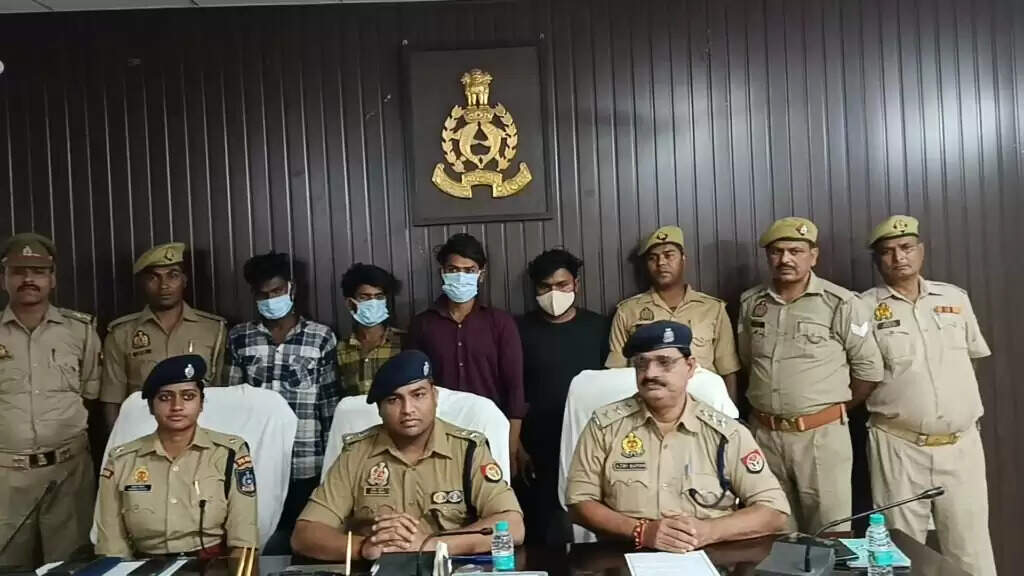 Finance Company Heist : फाइनेंस कंपनी से तिजोरी चोरी, 72 घंटे में पुलिस ने चार आरोपियों को दबोचा