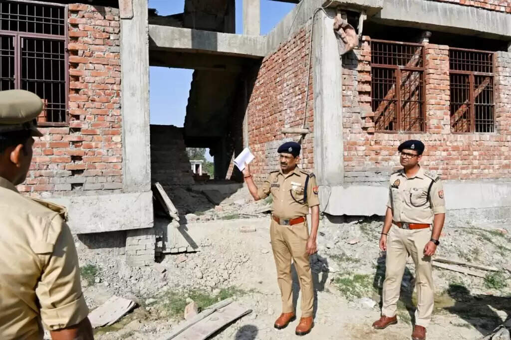 Jahangirabad Police : पुलिस अधीक्षक दिनेश कुमार सिंह ने थाना जहांगीराबाद का किया वार्षिक निरीक्षण, दिए साफ-सफाई और सुरक्षा के निर्देश