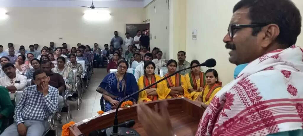 DAV कॉलेज में पूर्व प्रबंधक स्व. पीएन सिंह यादव की 21वीं पुण्यतिथि पर संगोष्ठी