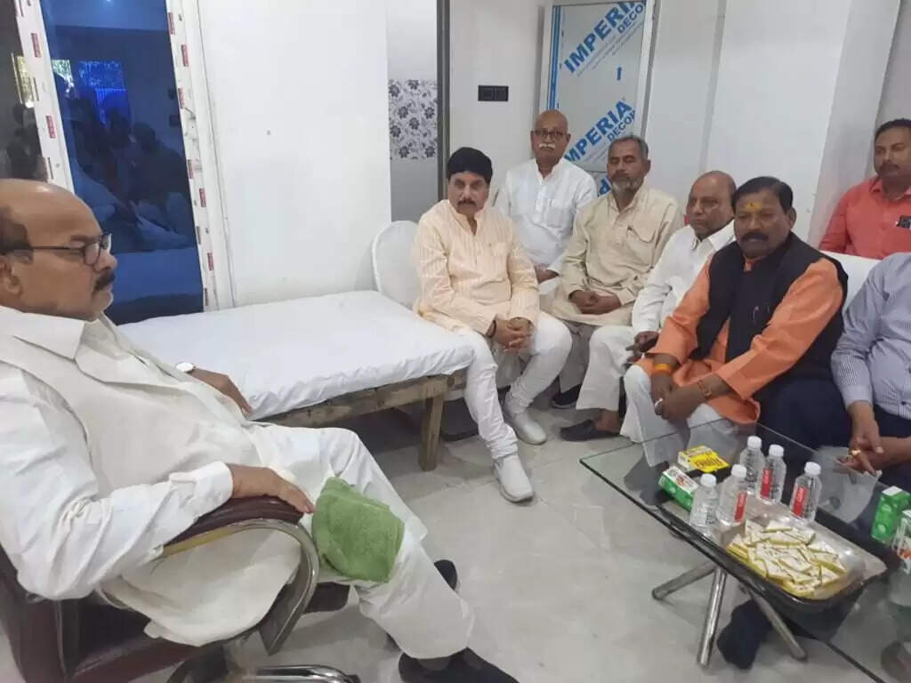 Varanasi Political : व्यापारी नेता मनीष चौबे के निधन पर भाजपा अध्यक्ष ने प्रकट की संवेदना