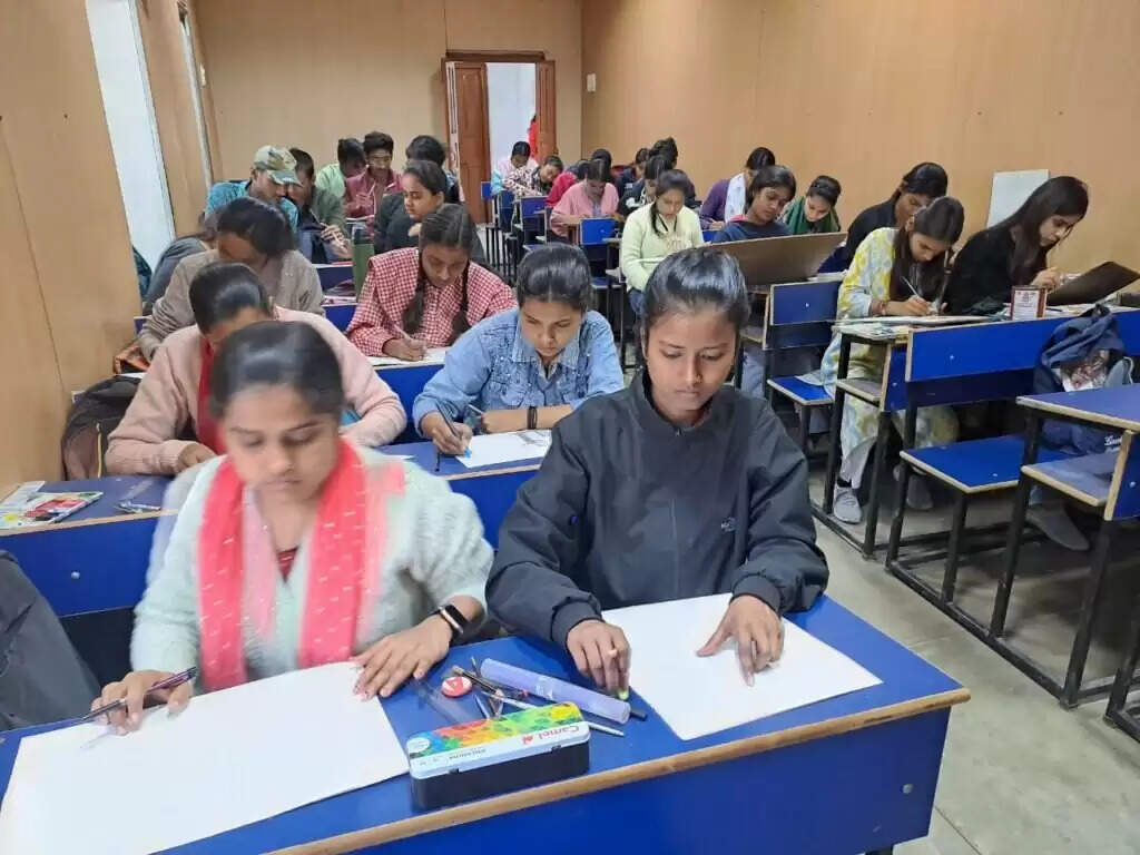 काशी विद्यापीठ के 104 वर्षों की गौरवगाथा चित्रों में जीवंत, ललित कला विभाग में चित्रकला प्रतियोगिता आयोजित