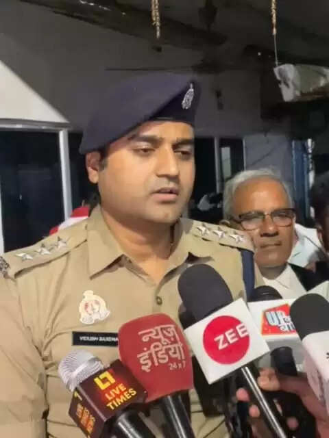 Crime : स्कूल प्रबंधक के बेटे ने 12वीं के छात्र की गोली मारकर की हत्या, स्कूल प्रिंसिपल समेत तीन आरोपी फरार