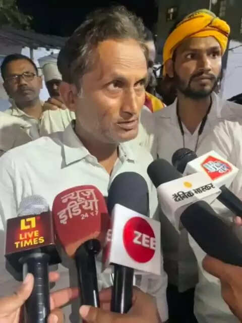 Crime : स्कूल प्रबंधक के बेटे ने 12वीं के छात्र की गोली मारकर की हत्या, स्कूल प्रिंसिपल समेत तीन आरोपी फरार