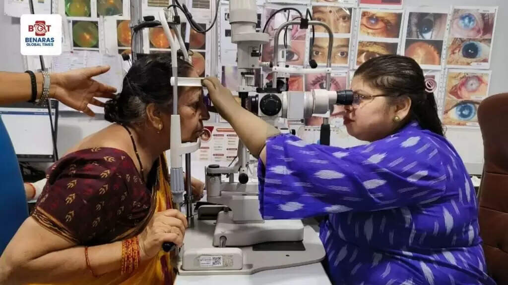 RK Netralaya और काशी महिला व्यापार प्रतिनिधि मंडल के सहयोग से हुआ नेत्र जांच शिविर, 70 से अधिक लोगों ने कराई आंखों की जांच