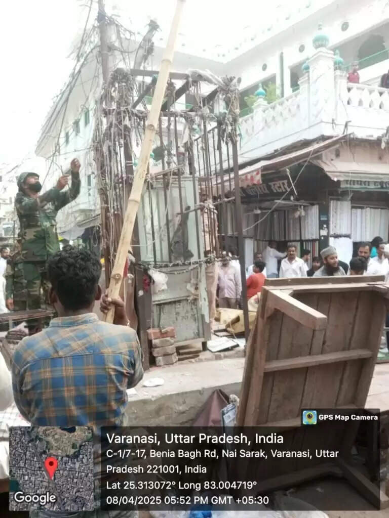 Nagar Nigam : दालमंडी में चला अतिक्रमण हटाओ अभियान, सड़क पर कब्जा करने वालों को दी गई सख्त चेतावनी