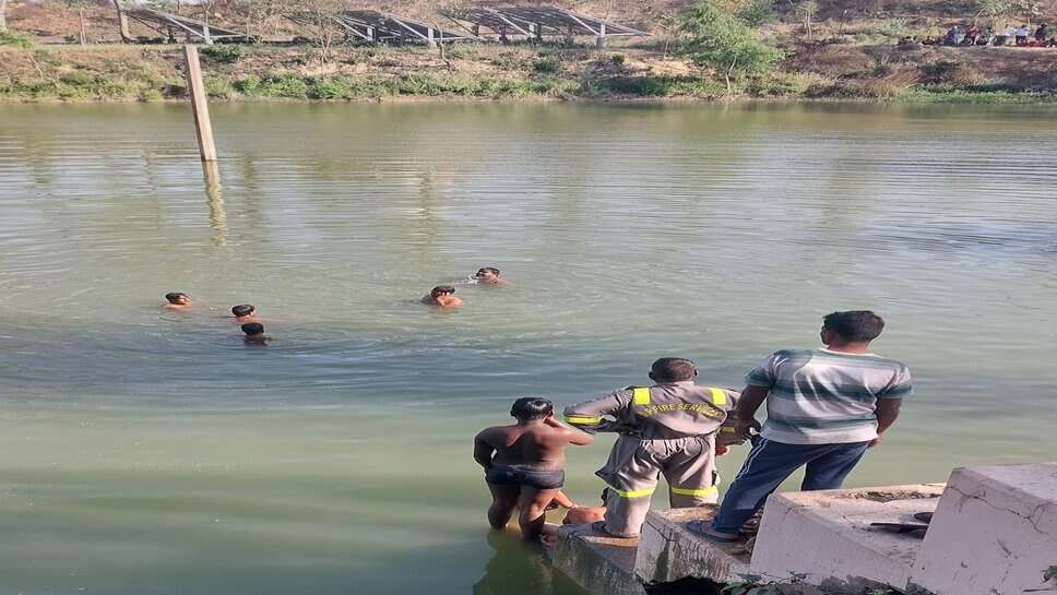Varanasi : स्नान के दौरान गहरे पानी में डूबा 15 वर्षीय किशोर, मौत