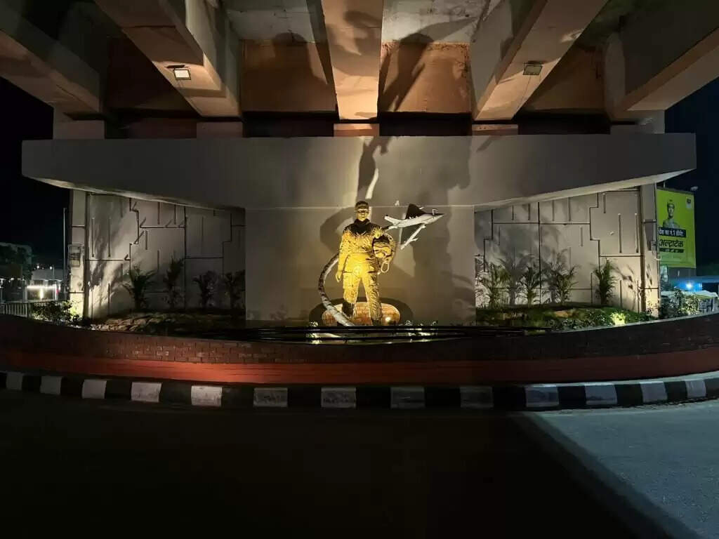 Scrap Artifacts : वाराणसी के चौक-चौराहों पर उभर रही है कला की चमक, विरासत से जुड़ रही है पहचान