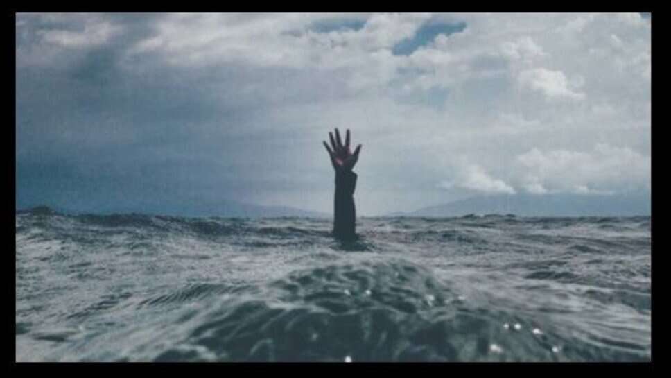 Varanasi : गंगा उसपार स्नान के दौरान डूबकर 2 युवकों की मौत, हरियाणा से 4 दोस्त काशी आए थे बाबा विश्वनाथ के दर्शन को