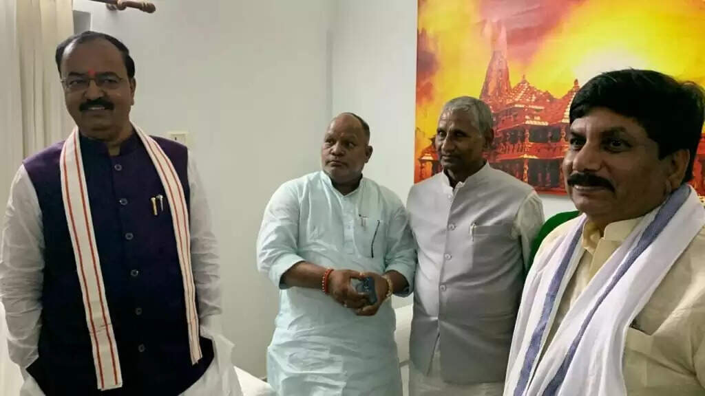 UP Govt : उपमुख्यमंत्री केशव प्रसाद मौर्य ने मीडिया से की बातचीत, जातिगत जनगणना पर किया प्रधानमंत्री मोदी का समर्थन