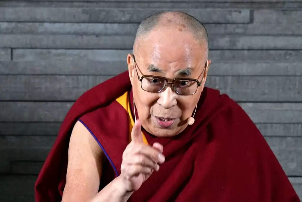 15वें Dalai Lama के उत्तराधिकारी चयन पर फिर टकराव, बोले- चीन नहीं, तिब्बती परंपरा तय करेगी अगला धर्मगुरु