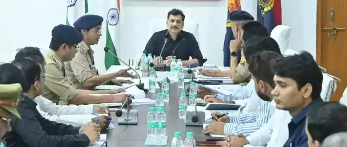 UP Police Recruitment : वाराणसी में 1725 अभ्यर्थियों की संवीक्षा और शारीरिक परीक्षा, पुलिस आयुक्त ने दिए पारदर्शिता के निर्देश