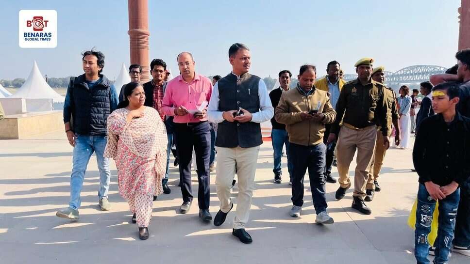 जिलाधिकारी ने किया नमो घाट का निरीक्षण, काशी तमिल संगमम 3.0 की तैयारियों का लिया जायजा