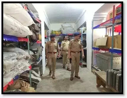 Police Recruitment 2025 : आईजी वाराणसी परिक्षेत्र ने किया गाजीपुर का वार्षिक निरीक्षण, पुलिस लाइन में तैयारियों का लिया जायजा