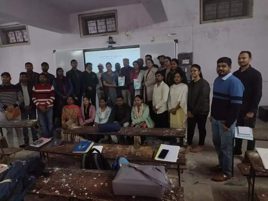 काशी विद्यापीठ में ‘बजट 2025-26’ पर संगोष्ठी, विशेषज्ञों ने बताया विकास का रोडमैप