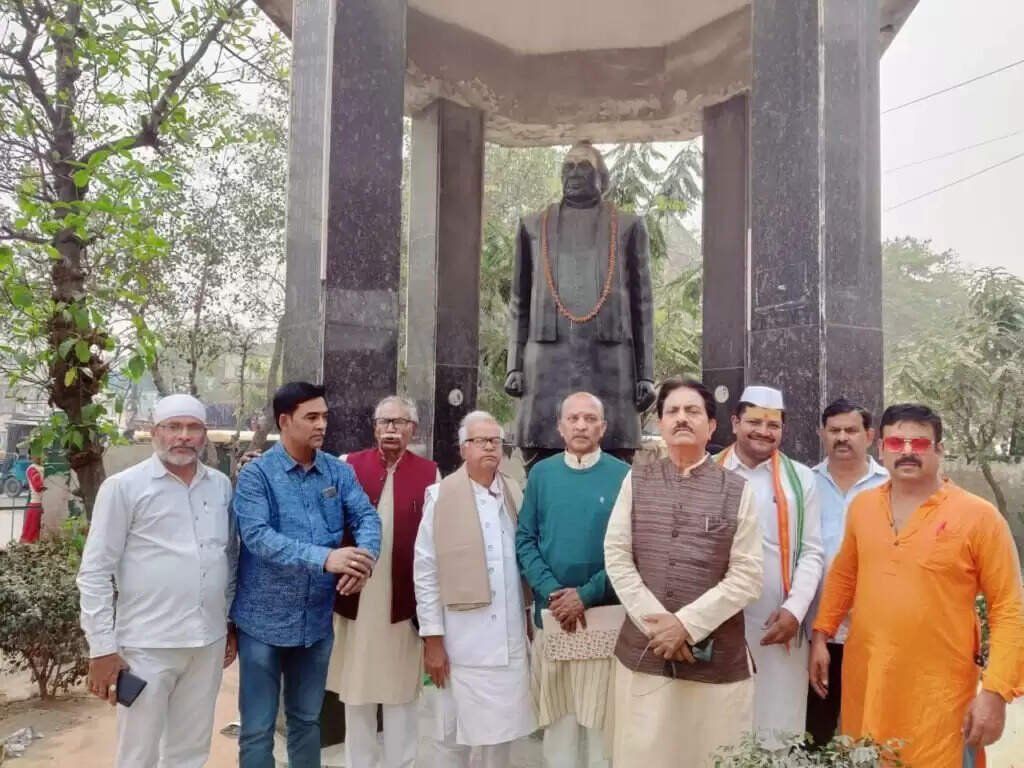 जनदबाव का असर: कमलापति त्रिपाठी पार्क से हटाया गया मदर डेयरी बूथ