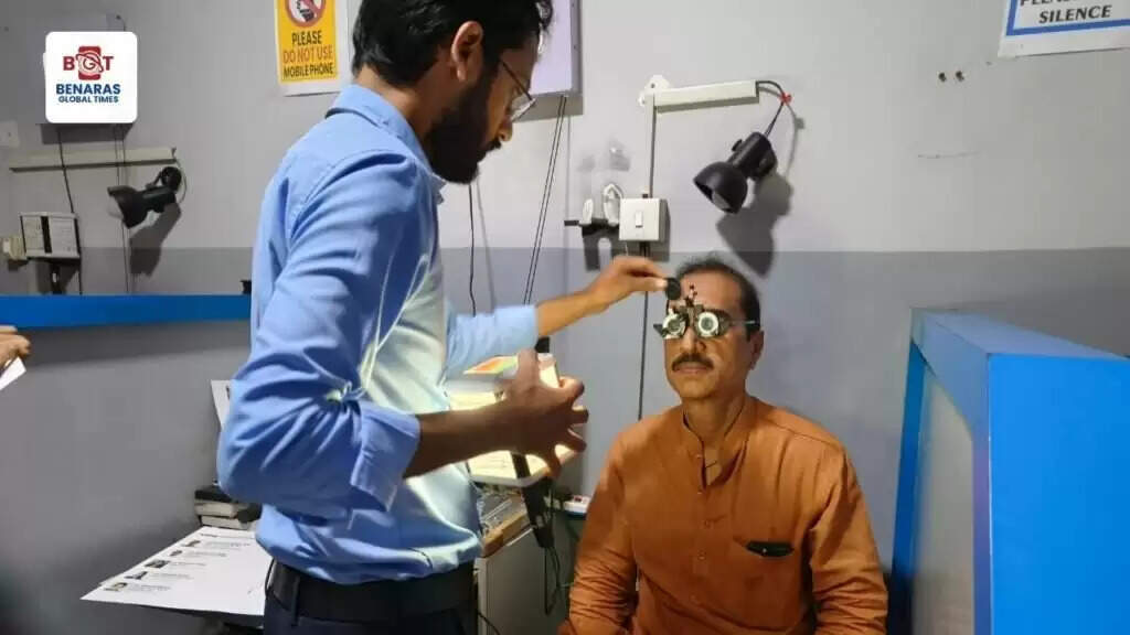 RK Netralaya और काशी महिला व्यापार प्रतिनिधि मंडल के सहयोग से हुआ नेत्र जांच शिविर, 70 से अधिक लोगों ने कराई आंखों की जांच