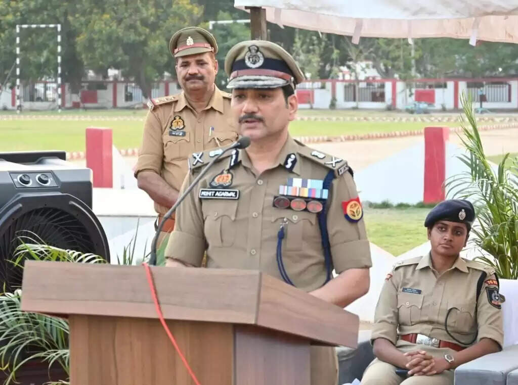 Varanasi Police Commissioner ने महिला मुख्य आरक्षियों से किया संवाद, मिशन-शक्ति, महिला हेल्प डेस्क, जीरो FIR की दी जानकारी