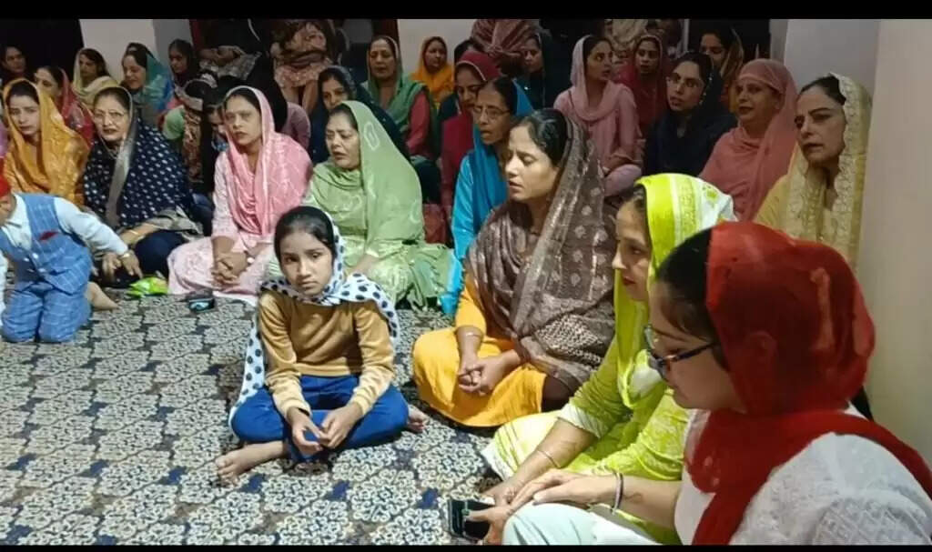 रामनगर गुरुद्वारे में मनाया गया प्रकाश पर्व, चला लंगर