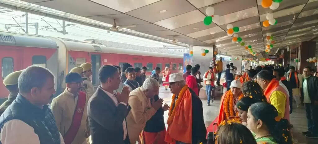 काशी तमिल संगमम 3.0: बनारस पहुंचने पर तमिलनाडु से आए प्रतिनिधियों का भव्य स्वागत