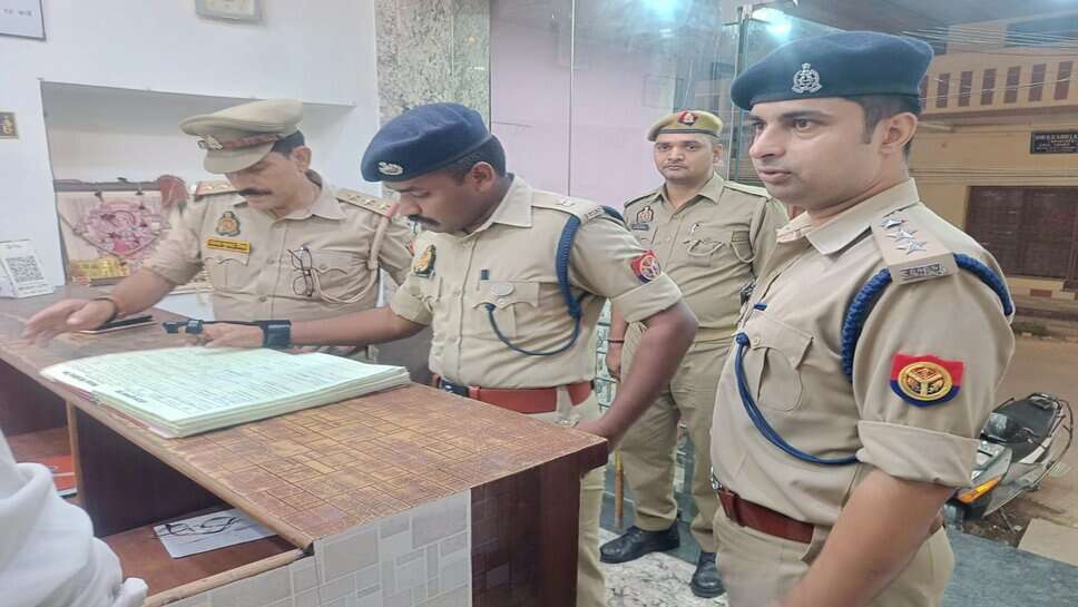 Pahalgam Attack: आतंकी हमले के बाद वाराणसी में भी अलर्ट! घाटों, स्टेशनों और होटलों में चेकिंग, CCTV से की जा रही कड़ी निगरानी