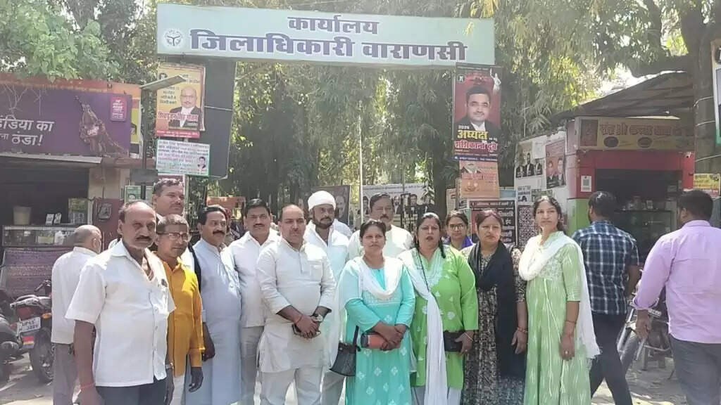 Liquor Shop Chaos : कांग्रेस नेता राघवेंद्र चौबे के नेतृत्व में महिलाओं ने जिलाधिकारी को सौंपा ज्ञापन