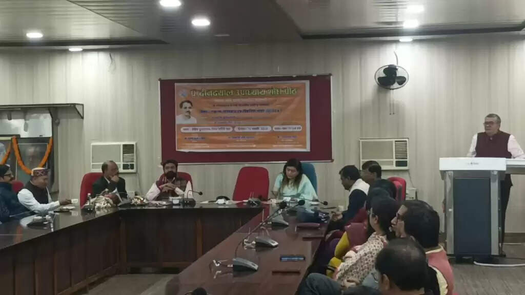 काशी विद्यापीठ में संगोष्ठी: मंत्री दयाशंकर मिश्र बोले- पं. दीनदयाल के सिद्धांतों पर टिकी हैं जनकल्याणकारी योजनाएं