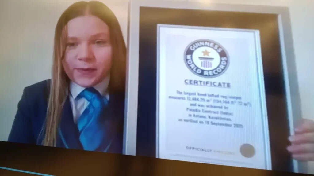 Bhadohi: विश्व की सबसे बड़ी हैंड टफ्टेड कालीन का खिताब भदोही को, गिनीज बुक में दर्ज हुआ कीर्तिमान