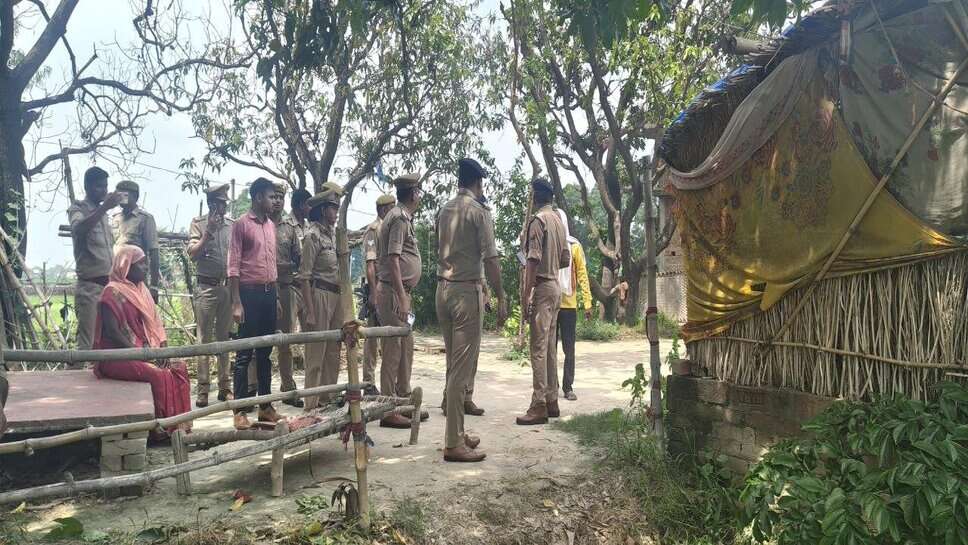 Triple Murder in Ghazipur  : जमीन विवाद में बेटे ने की मां, पिता और बहन की बेरहमी से हत्या, कुल्हाड़ी से काट डाला