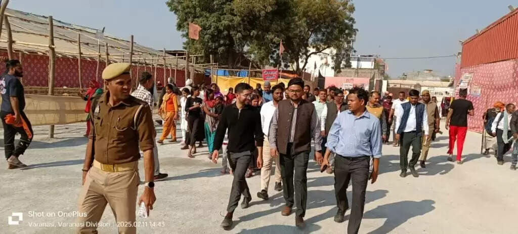 नगर आयुक्त ने किया संत रविदास जन्म स्थलीय मेला क्षेत्र का निरीक्षण, सफाई और सुविधाओं पर दिए कड़े निर्देश
