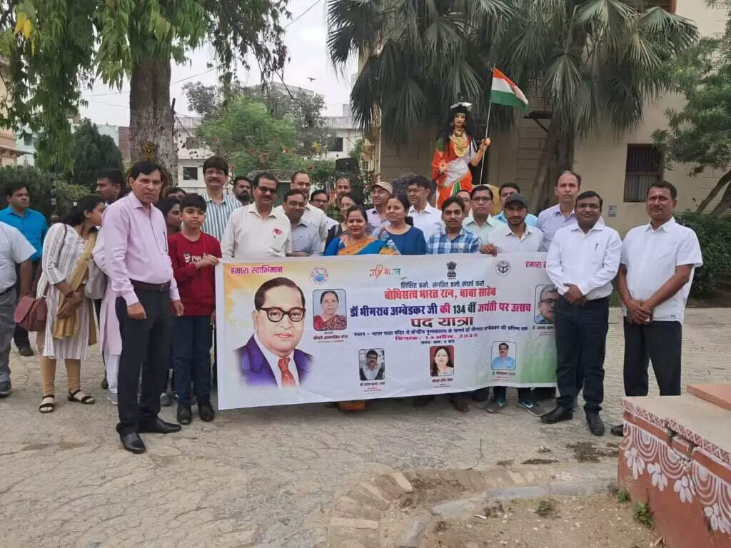 Kashi Vidyapith : बाबा साहेब की जयंती पर पद यात्रा एवं विचार गोष्ठी का आयोजन