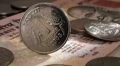 Dollar के मुकाबले गिरा रुपया: वैश्विक बाजार में डॉलर की मजबूती और कच्चे तेल की तेजी ने बढ़ाया दबाव