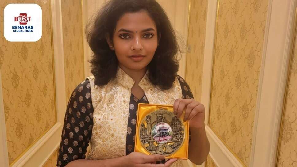 Banarasi Silk Designer : काशी की बेटी आकांक्षा सिंह को वियतनाम में मिला अंतरराष्ट्रीय सम्मान