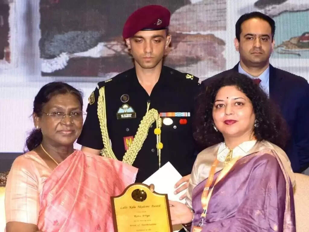 Varanasi: BHU की प्रोफेसर डॉ. कनु प्रिया को ललित कला अकादमी का प्रतिष्ठित पुरस्कार, राष्ट्रपति ने किया सम्मानित