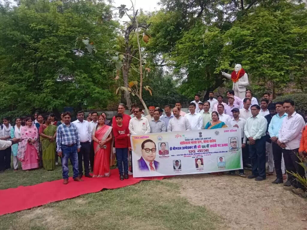 Kashi Vidyapith : बाबा साहेब की जयंती पर पद यात्रा एवं विचार गोष्ठी का आयोजन