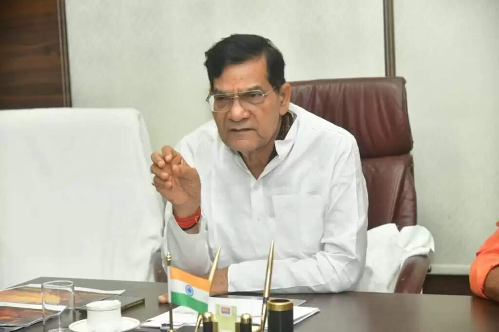 Energy Minister A.K. Sharma ने की समीक्षा बैठक — खुले ट्रांसफॉर्मर और लटके तारों पर जताई नाराजगी, अधिकारियों को दिए सख्त निर्देश