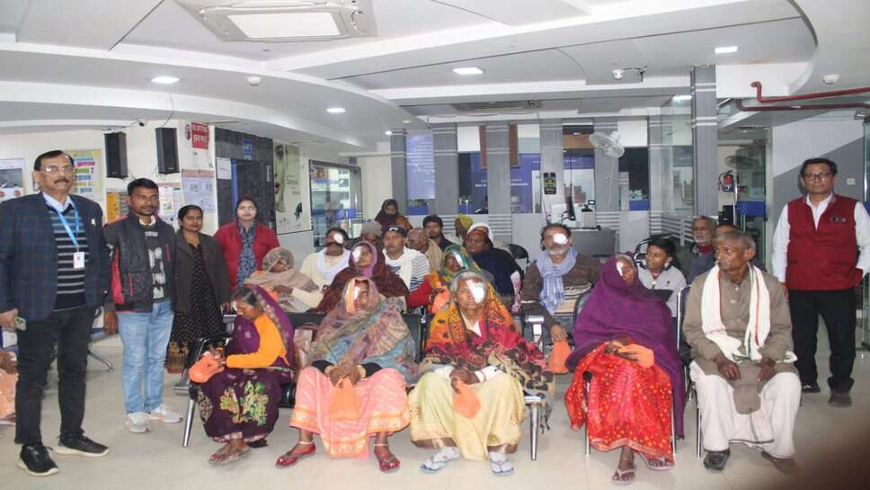 RK नेत्रालय और मातृभूमि सेवा ट्रस्ट का संयुक्त प्रयास: 11 मरीजों का निःशुल्क मोतियाबिंद ऑपरेशन, बांटी गई दवाइयां और चश्मे