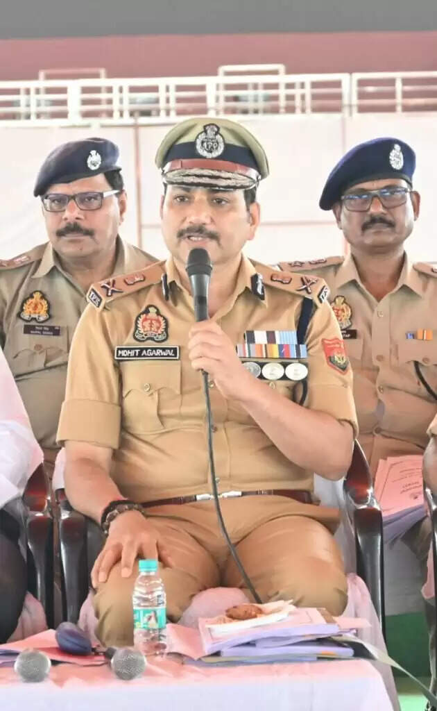 Varanasi Police : प्रधानमंत्री के आगमन को लेकर पुलिस सतर्क, ग्रैंड रिहर्सल के साथ हुई व्यापक ब्रीफिंग