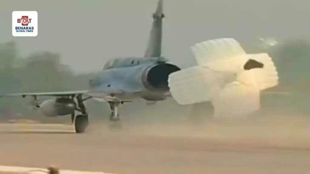 Ganga Expressway: गंगा एक्सप्रेसवे पर वायुसेना का शक्ति प्रदर्शन, राफेल-सुखोई ने की लैंडिंग
