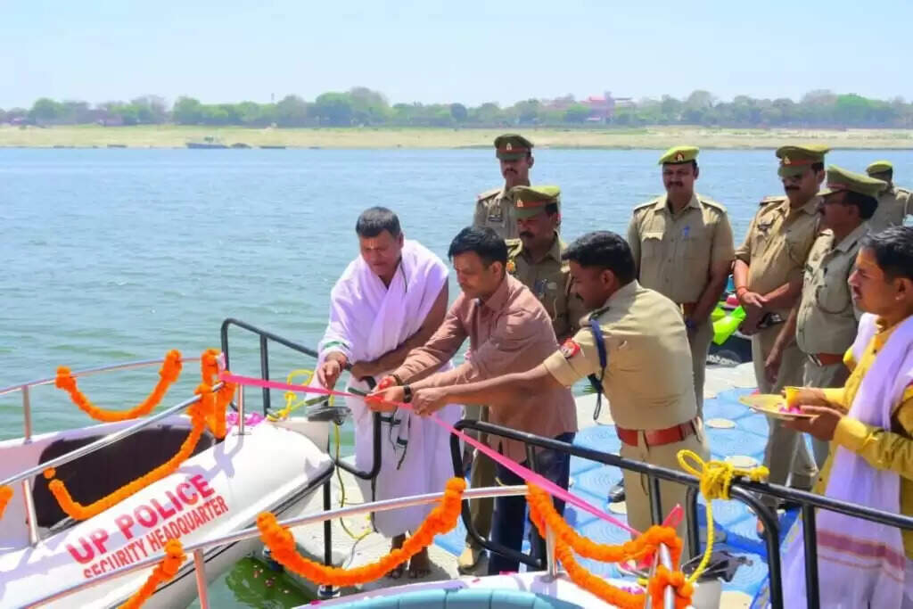 UP Police : वाराणसी पुलिस को मिली दो नई स्पीड बोट, गंगा घाटों पर सुरक्षा होगी और मजबूत