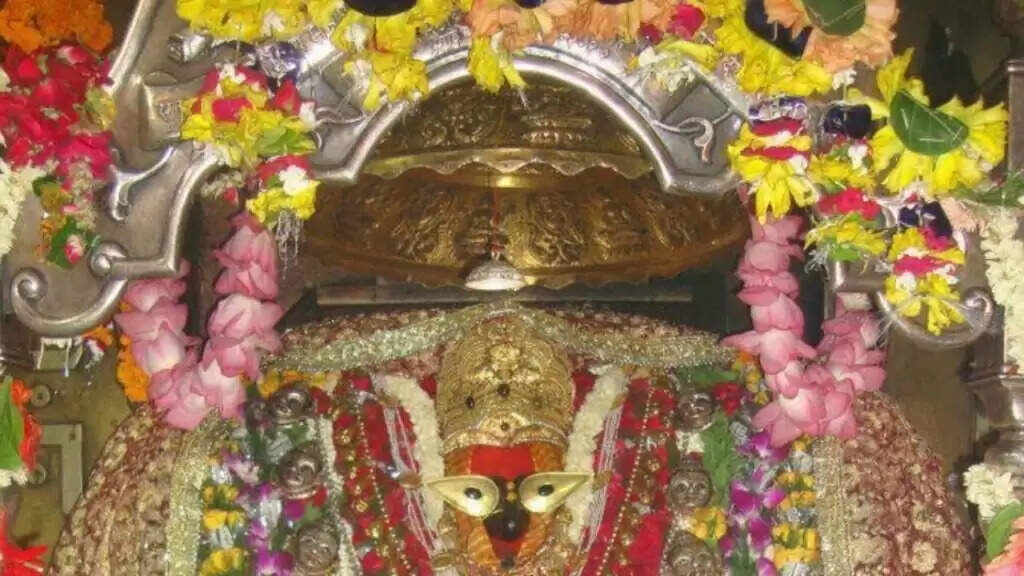 Mirzapur: विंध्याचल मंदिर में अब बिना पहचान पत्र नहीं मिलेगा पंडों को विशेष प्रवेश, जानिए नई व्यवस्था क्या है?