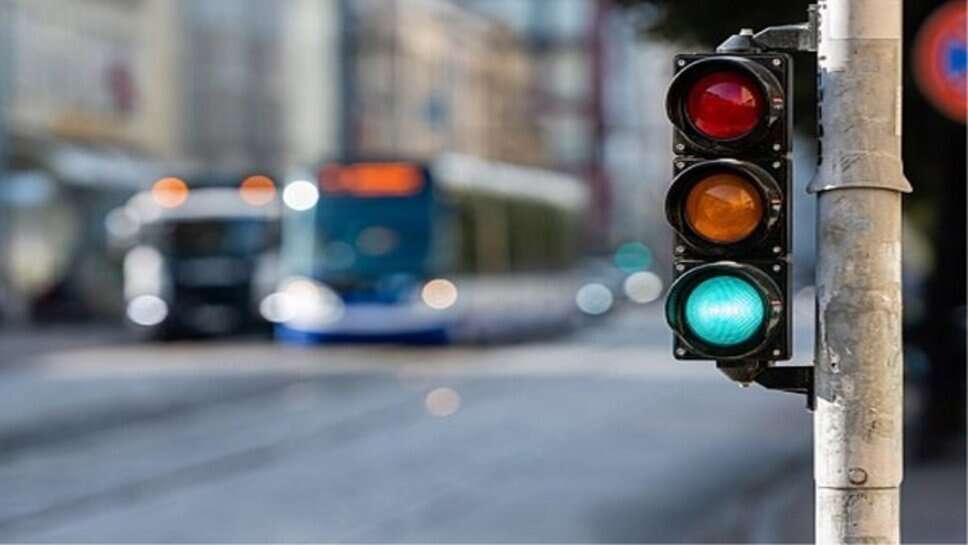 Red Light जंप करने पर सीधे कटेगा चालान, हाई-टेक कैमरों और सेंसर से होगी सख्त निगरानी
