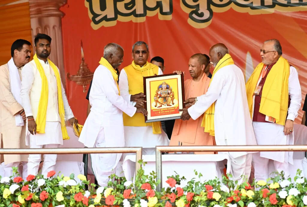 CM Yogi : मां केवल जीवन नहीं, संस्कारों की जननी होती हैं - सीएम योगी