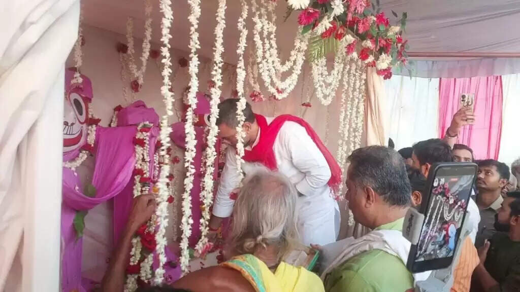 Varanasi : 84 घाटों के गंगा जल से प्रभु जगन्नाथ का हुआ जलाभिषेक, भक्तों के प्रेम में भीगकर भगवान होंगे बीमार, अब 15 दिन करेंगे विश्राम