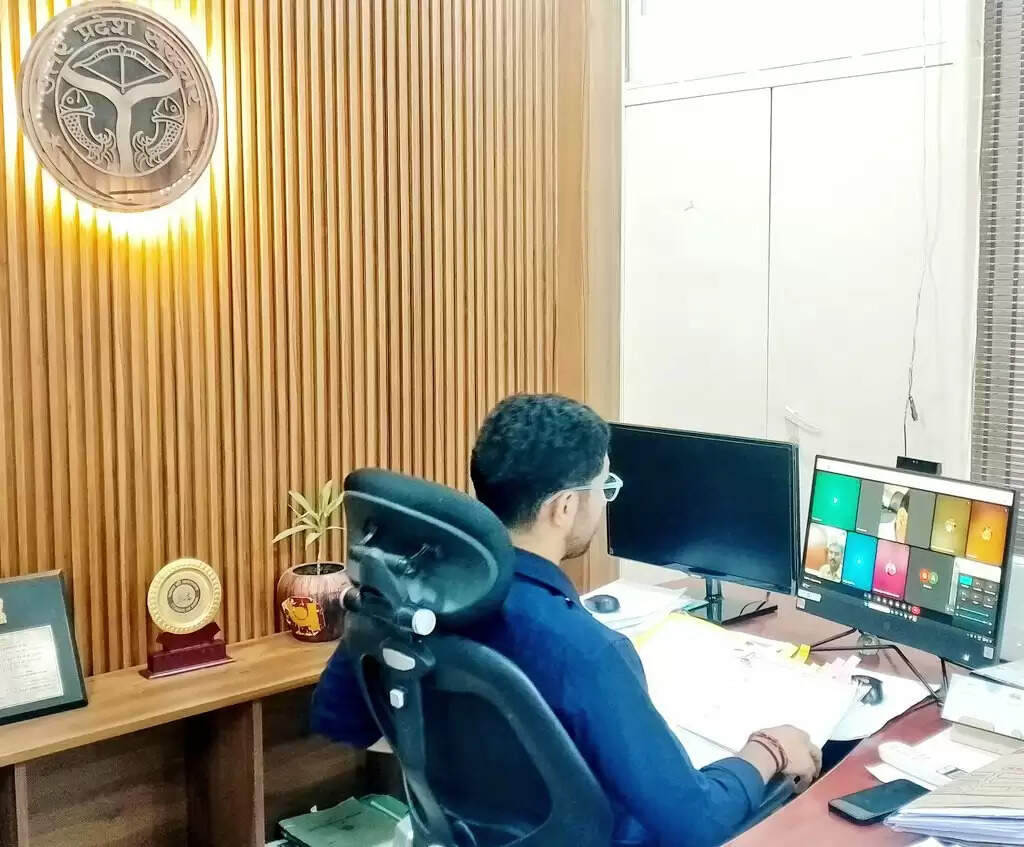 CDO हिमांशु नागपाल ने पीएम किसान योजना व डिजिटल क्रॉप सर्वे की धीमी प्रगति पर जताई नाराजगी