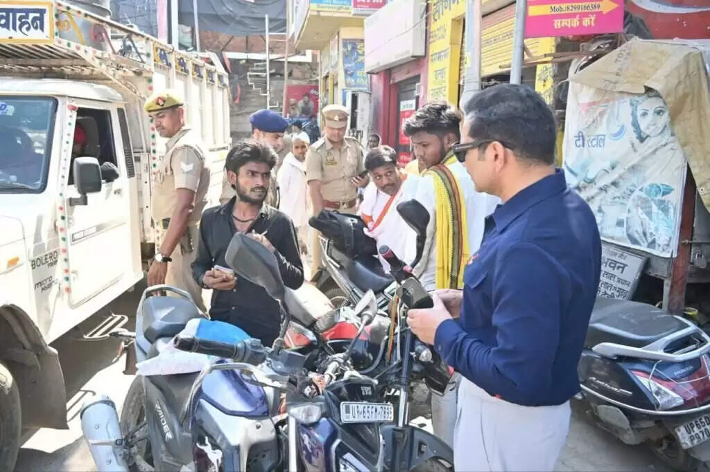 अब गाड़ियों पर ठाकुर, ब्राह्मण, यादव...नहीं, सिर्फ नंबर चलेगा! Varanasi Police का सख्त एक्शन
