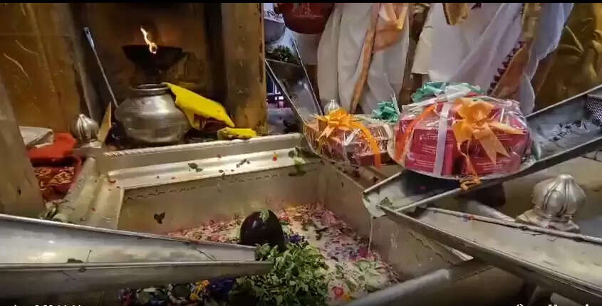 Krishna Janmashtami 2025: काशी विश्वनाथ मंदिर में श्रीकृष्ण जन्माष्टमी की भव्य तैयारियां, लड्डू गोपाल करेंगे बाबा विश्वनाथ के दर्शन