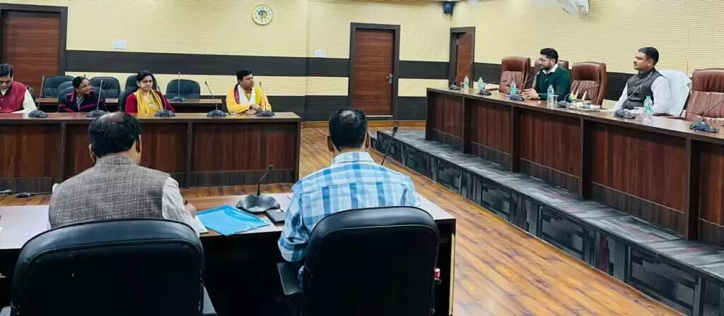 काशी तमिल संगमम 3.0 : जिलाधिकारी ने तमिल निवासियों संग की बैठक, कहा- आयोजन को सफल बनाने के लिए सेतु का कार्य करें