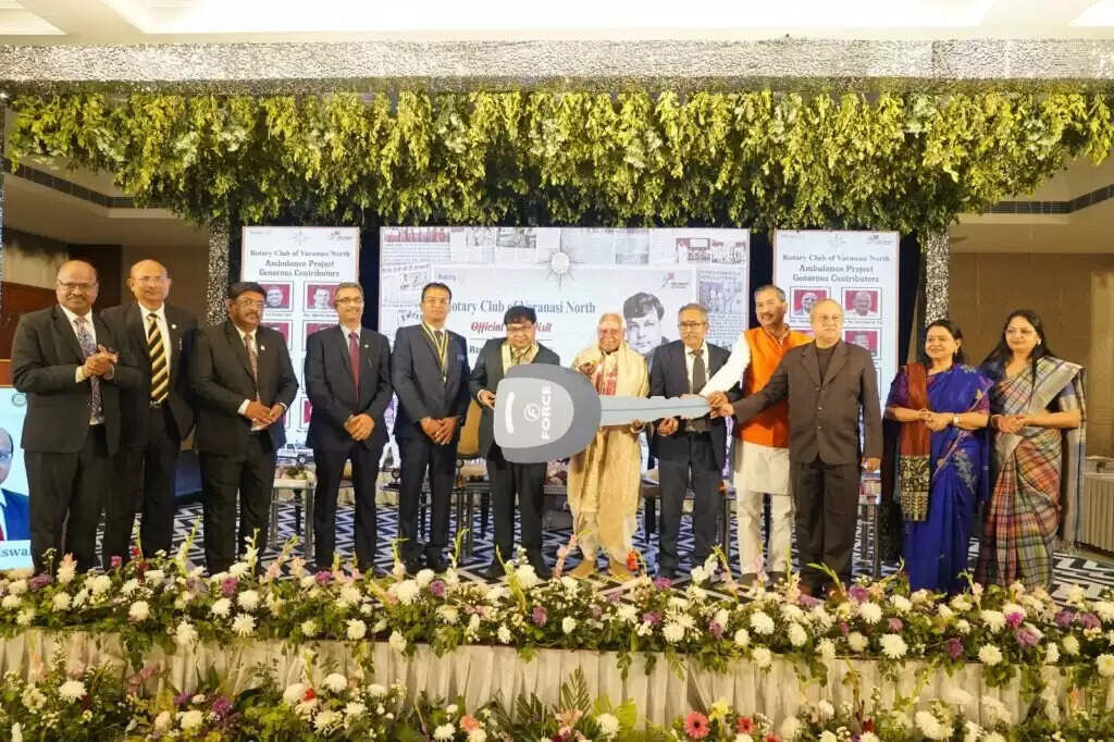 रोटरी क्लब ऑफ वाराणसी नॉर्थ ने नौगढ़ में सचल चिकित्सा सेवा हेतु एम्बुलेंस सौंपी